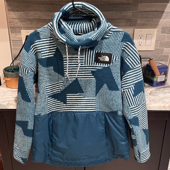 The North Face Fleece Pullover - Picture 4 of 7